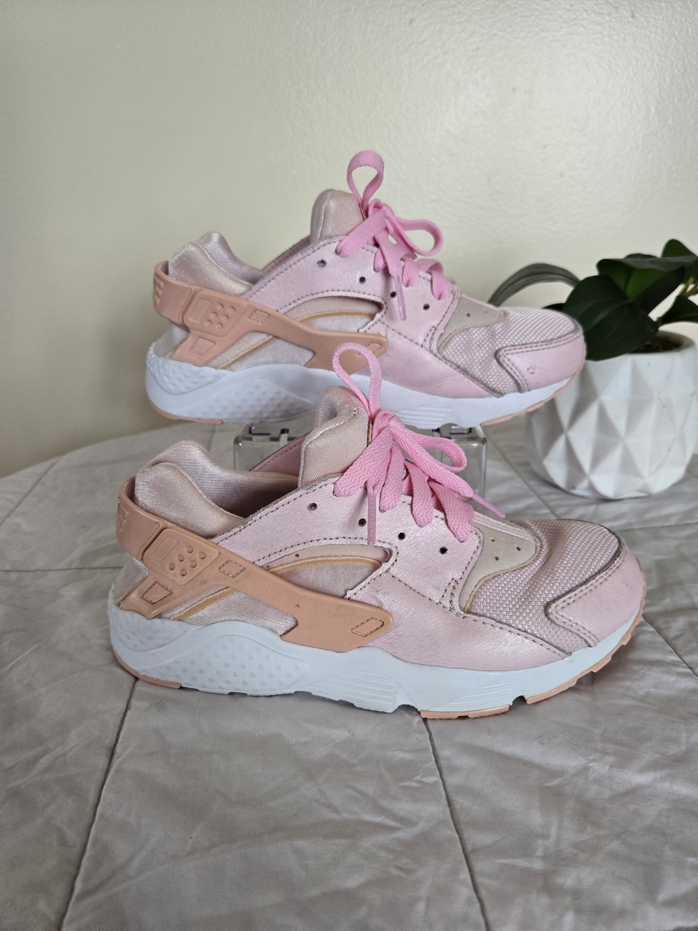 Nike Huarache Pink and Peach Girls' Low-Top Sneakers Size 3Y